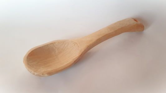 Käsin veistetty kauha